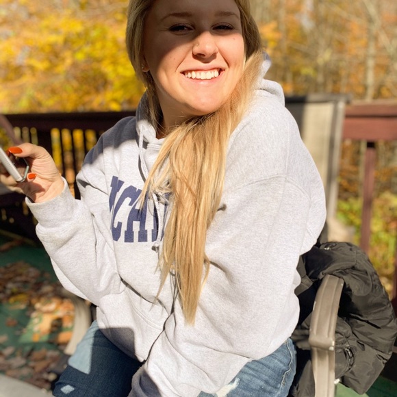 Meet your Posher, Allyson - Picture 3 of 5